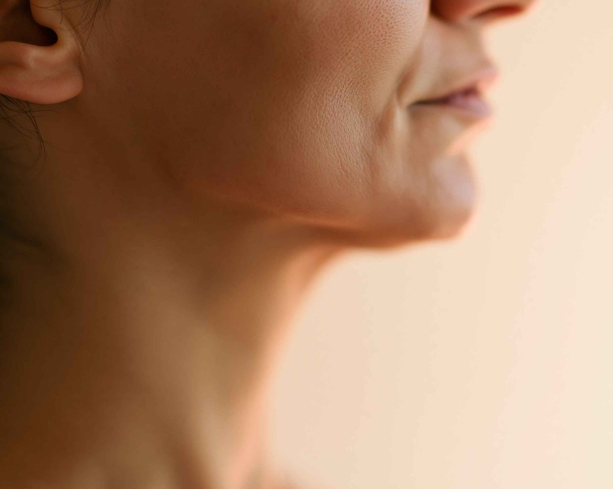 close up of face in profile showing natural jaw dc9117d9 4904 49a9 aa69 7340be09e1b3 2